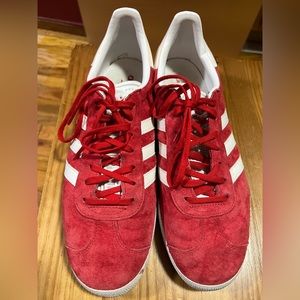 ADIDAS GAZELLE, SCARLET/ WHITE/ GOLD METALLIC. MEN SIZE: US 11.